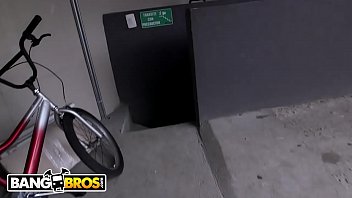 [ 720p, exotic video, 12:00 ] latina camilia brings her big colombian ass to the car wash