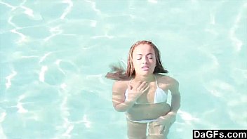 [ 720p, blonde video, 05:00 ] hot babe in the pool