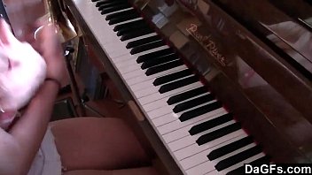 [ 720p, cumshot video, 05:12 ] sensual piano with stacie jaxxx!